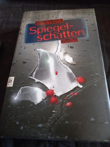 Spiegel schatten von - -schatten., monika